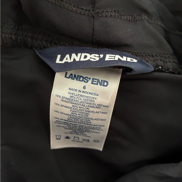 Lands' End Women's Swim Shorts With Pockets. Black and White floral. - Picture 6 of 7